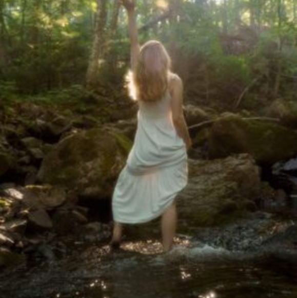 White Linen dress made ethically in Québec - Picture 2 of 3